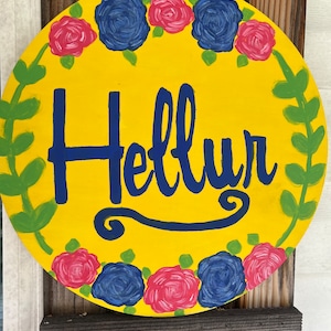 "Handbemalter ""Hellur"" Türschild aus Holz."