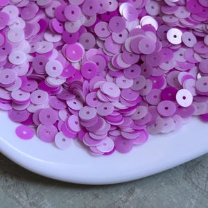 Sequins (5 gr) 6 mm,  Flat Round, Gradient effect, Fuchsia and white color, Paillettes, Loose Sequins for hand embroidery, DG103