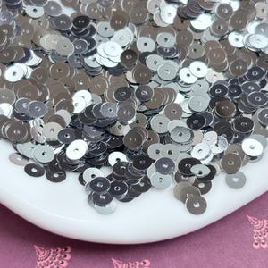 Sequins (5 gr) 5 mm,  Flat Round, Metallic glossy, Silver color, Paillettes, Loose Sequins for hand embroidery, C01
