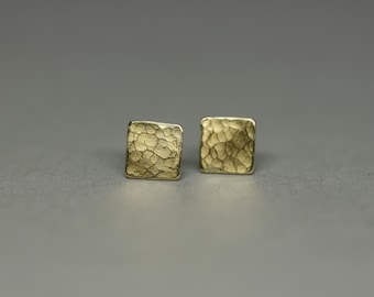 Eckige Goldohrstecker, 900 Gelbgold, Silber, Echtgold Ohrstecker, minimalistisch, recycelt, geometrisch, Goldschmiede, gehämmerte Oberfläche