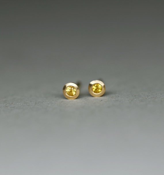 Saphir gelb, 750 Gelbgold, 3mm Ohrstecker, rund, Goldohrstecker, Goldschmied, klein und dezent, Handarbeit, Echtgold, 18k Recyclinggold