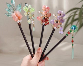 Floral Hair Stick: Retro Palace Wooden Hairpin with Beads