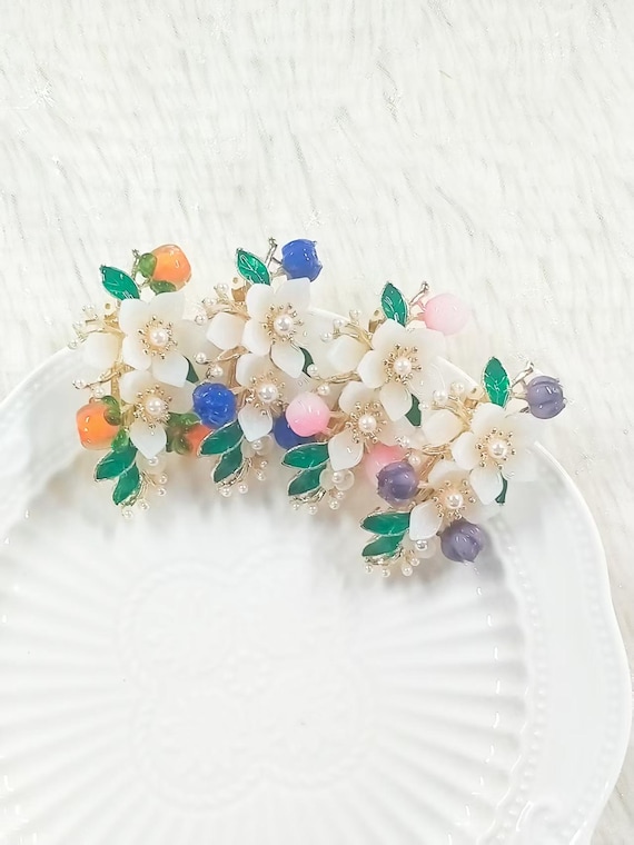 HANDMADE Floral Beaded Hair Clip - Pink, Green, White Handmade Beaded Hydrangea Hair Clip: Color-changing Flower  main image 2