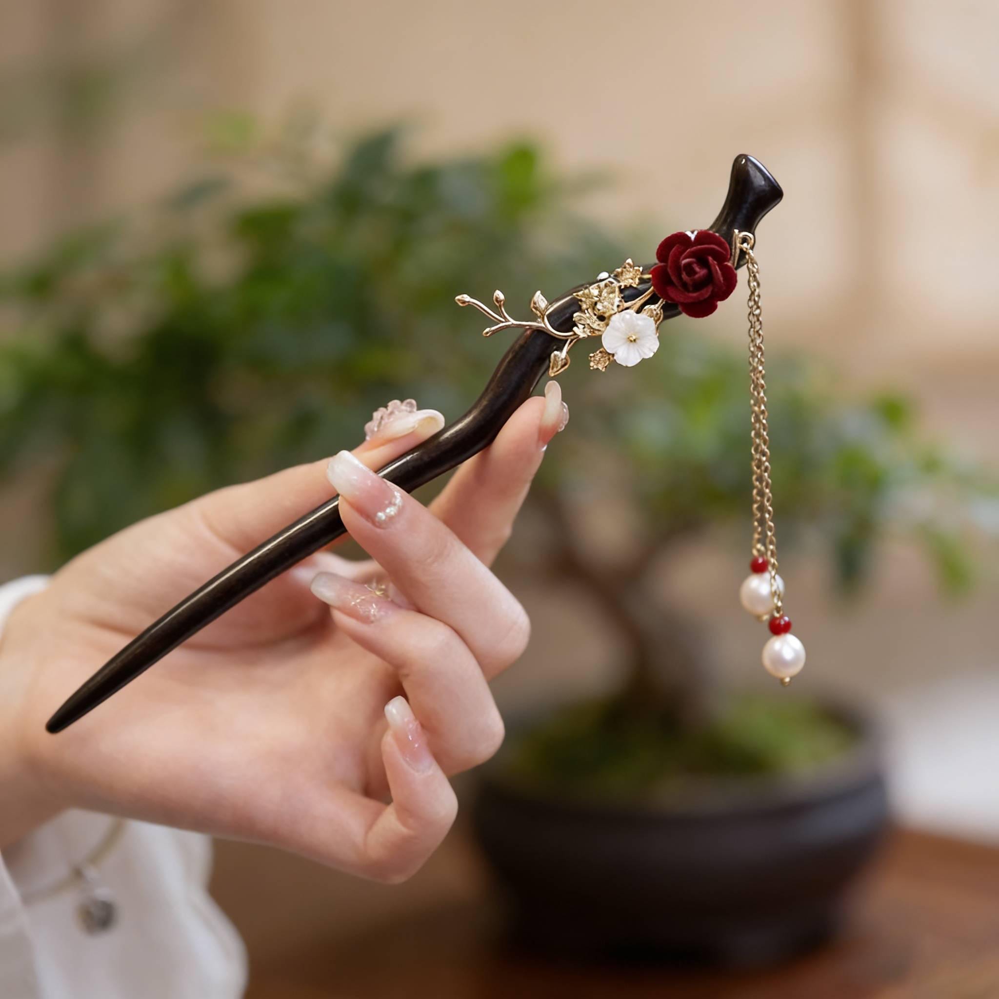 Spilla floreale in cristallo verde, accessorio eleganti per matrimoni
