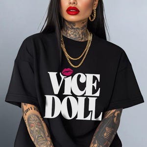 Retro 80s Miami Club T-Shirt: Vaporwave Lip Print Graphic Tee