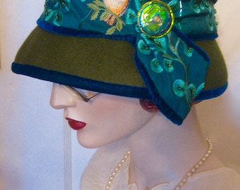 Lady Rose Two-toned Cloche with Czech Glass Button