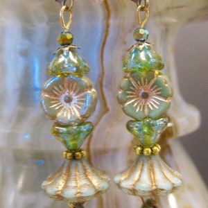 Garden Flower Earrings with Raindrops zdjęcie 2