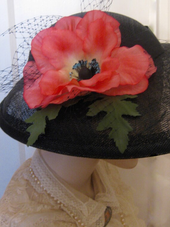 FESTIVE 1960s\' BLACK STRAW HAT WITH LARGE BOW AND RED FABRIC \