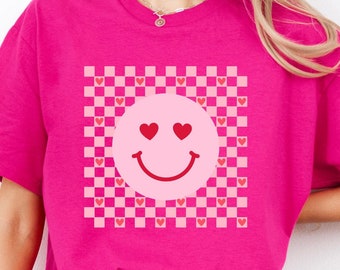 Retro Smiley Face T-Shirt: Checkered Heart Eyes, Positive Vibes