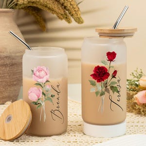 Personalised Tumbler Glass with Straw and Wooden Lid, Custom Birth Flower Cups, Floral Iced Coffee Cup, Bridesmaid Proposal Gifts, Xmas Gift