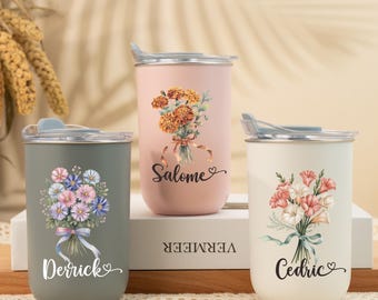Tazza da caffè in acciaio inossidabile personalizzata, bicchiere da vino con fiore di nascita con coperchio, proposta di matrimonio per damigella d'onore, tazza da viaggio isolata, regalo di nozze, bomboniere