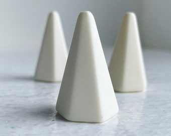 Perles coniques facettées lucite crème ivoire vintage 29 mm (6)