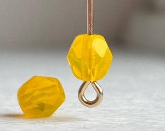 Vintage Czech Glass Milky Yellow Faceted Round Beads 6mm (14)