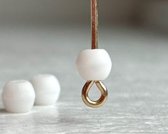 Vintage weiße deutsche Glas-Opaque gefrostete runde Perlen matte 4 mm (30)