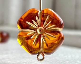 Sköldpaddstopas i guld med snidade blompärlor i akryl 20 mm (8)