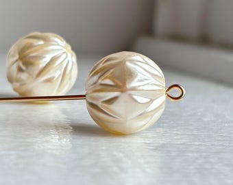 Contas de acrílico redondas facetadas caneladas em tom de pérola perolada branca antiga, 15 mm (10)