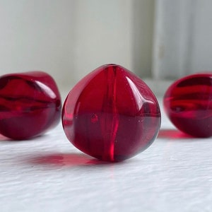 Vintage Wine Red Beveled Round LARGE Chunky Lucite Melon Beads 23mm 6 image 1