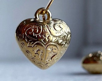 Etched Gold Acrylic Heart Pendant Beads 17mm (12)