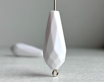 Faceted White Acrylic Teardrop Drop Beads 31mm (10)