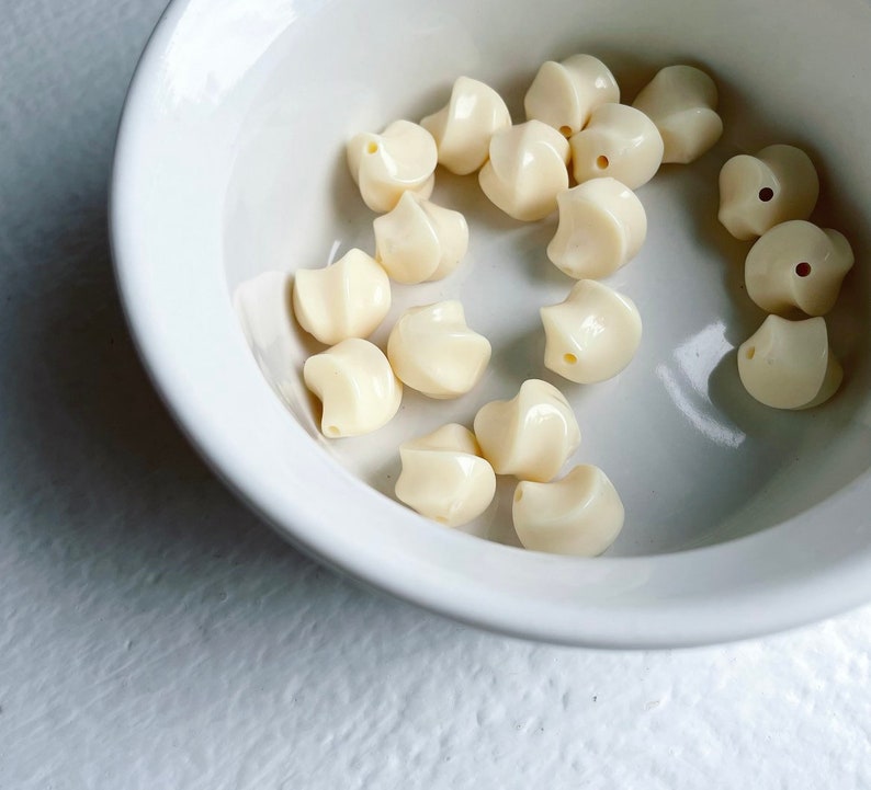 Ivory Fluted Round Twisted Acrylic Beads 14mm 16 image 5