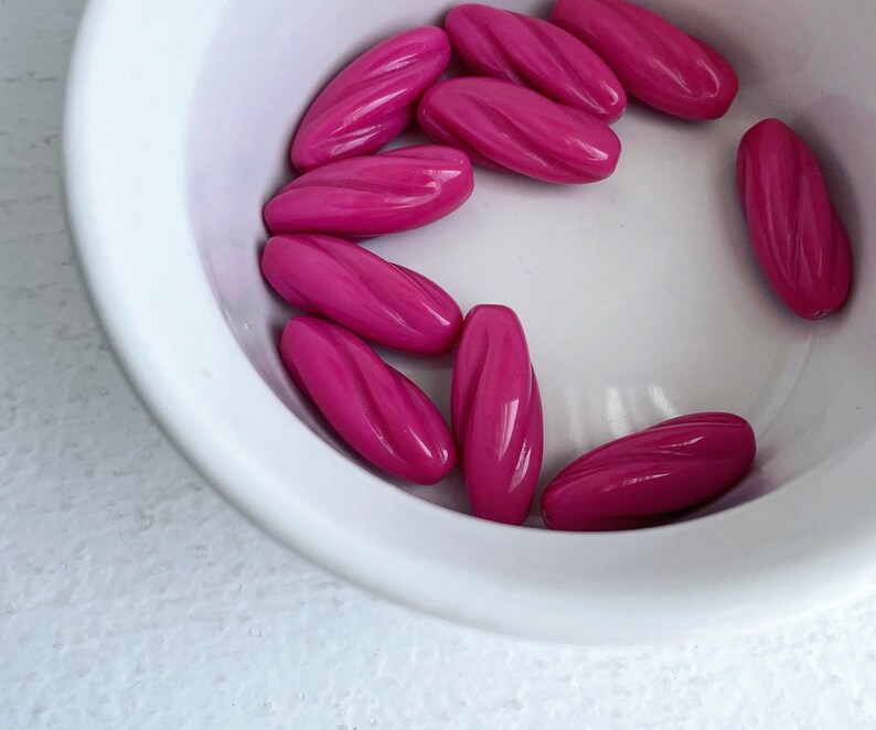 Vintage Lucite Beads Hot Pink Fluted Oval Twist Italy 30mm 10 image 3