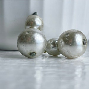 Vintage Japanese Pearl Pearly Glass Bead Charms Pendants Japan 23mm 8 image 5