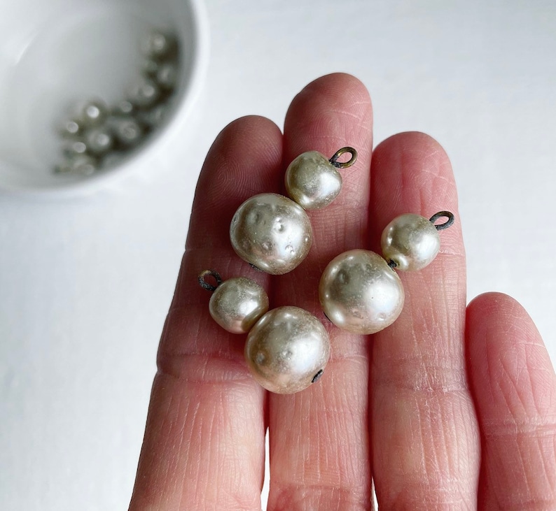 Vintage Japanese Pearl Pearly Glass Bead Charms Pendants Japan 23mm 8 image 2