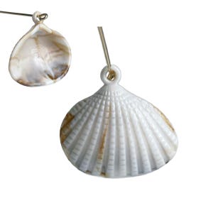 Marbled Ivory Tan Acrylic Clam Shell Pendants Beads 27mm (10)