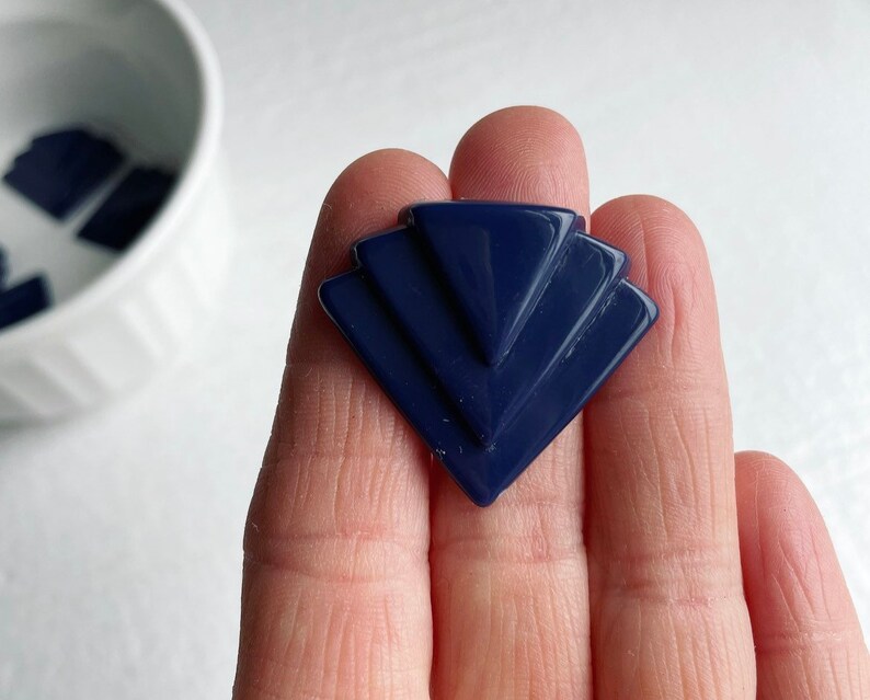 Vintage Navy Blue Lucite Layered Deco Triangle Cabochons Cabs Flatbacks 33mm 6 image 1