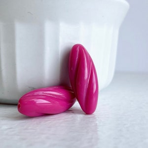 Vintage Lucite Beads Hot Pink Fluted Oval Twist Italy 30mm 10 image 4