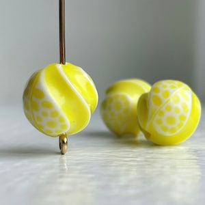 Acrylic Beads Yellow White Fluted Round Beads 12mm Speckled Beads 20 image 1