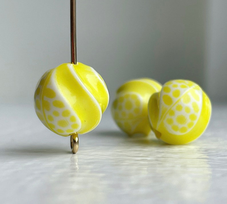 Acrylic Beads Yellow White Fluted Round Beads 12mm Speckled Beads 20 image 1