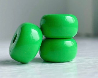 Vintage Opaque Kelly Green Lucite Spacer Donut Beads 15mm (10)