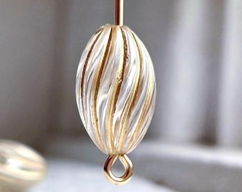 Contas de acrílico ovais caneladas em cristal dourado 15 mm (14)