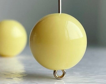 Pale Round Yellow Acrylic Beads 16mm (10)