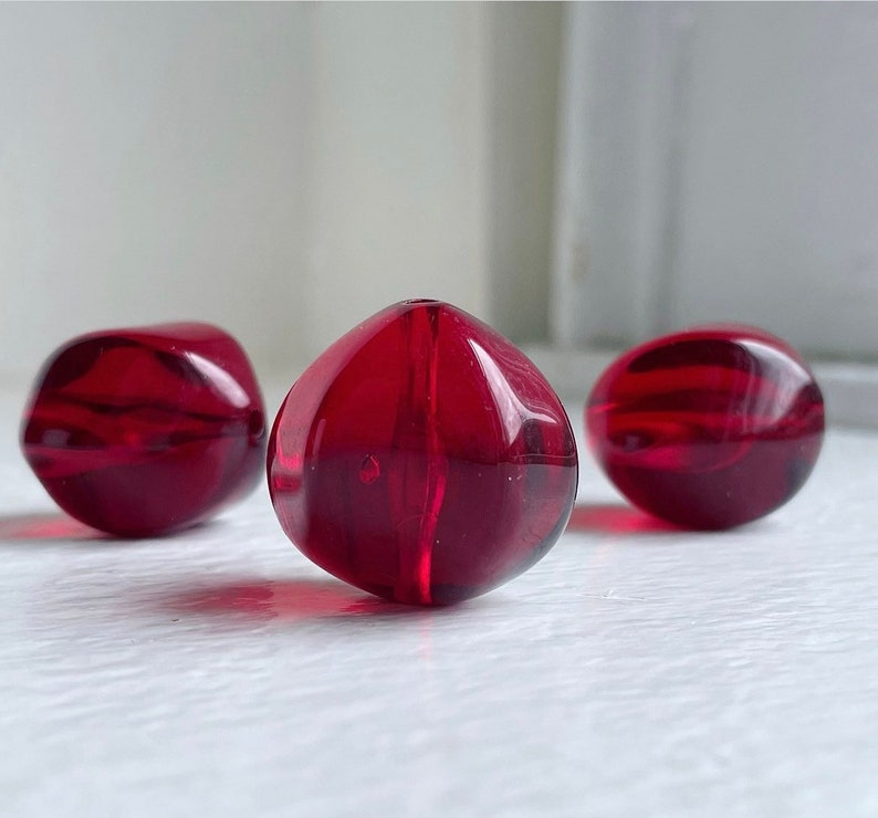 Vintage Wine Red Beveled Round LARGE Chunky Lucite Melon Beads 23mm 6 image 1