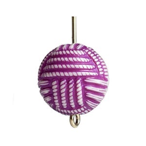 Geschnitzte runde Lila Elfenbein Korbgeflecht Knoten Acryl Perlen 14 mm (10)
