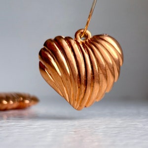 Vintage Copper Heart Ribbed Pendant Charms Beads 26mm (8)