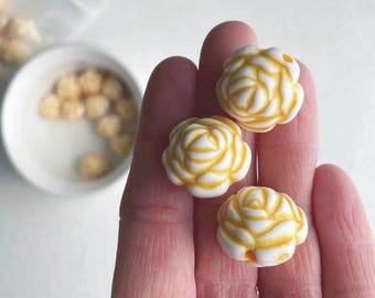 Large Yellow White Acrylic Round Rose Flower Beads Chunky 20mm (6)