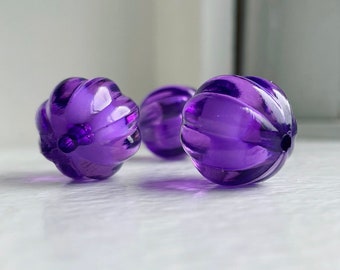 Lila Acrylperlen, geriffelt, weißer Kern, 22 mm (8)