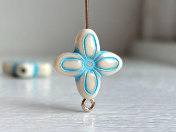 Ivory Blue Acrylic Flower Cross AB Beads 17mm (12)
