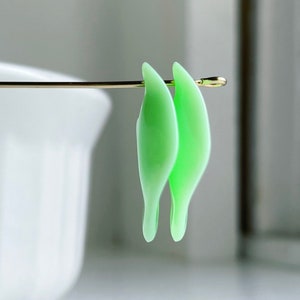 Curved Acrylic Green Pendant Leaf Beads 25mm 20 image 6