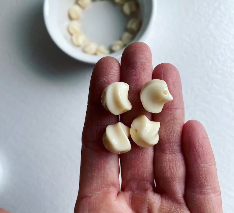 Ivory Fluted Round Twisted Acrylic Beads 14mm 16 image 6