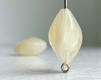 Contas ovais torcidas em acrílico, cor bege claro e branco marmorizado, 20 mm (12)