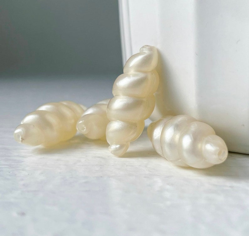 Vintage Pearly Pearl Antique White Twisted Oval Lucite Beads 25mm 10 image 3