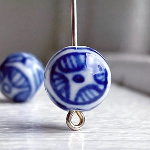 Hand Painted Blue White Porcelain Round Beads 12mm (4)