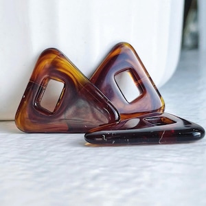 Colgante triangular de lucita de tortuga vintage, piezas de carey de 25 mm (12)