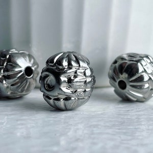Silver Carved Acrylic Etched Ornate Round Beads 17mm 12 image 7