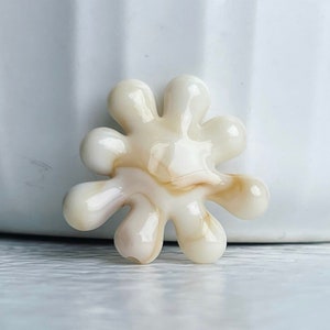 Acrylic Ivory Tan Marbled Flat Flower Beads 25mm 10 image 7