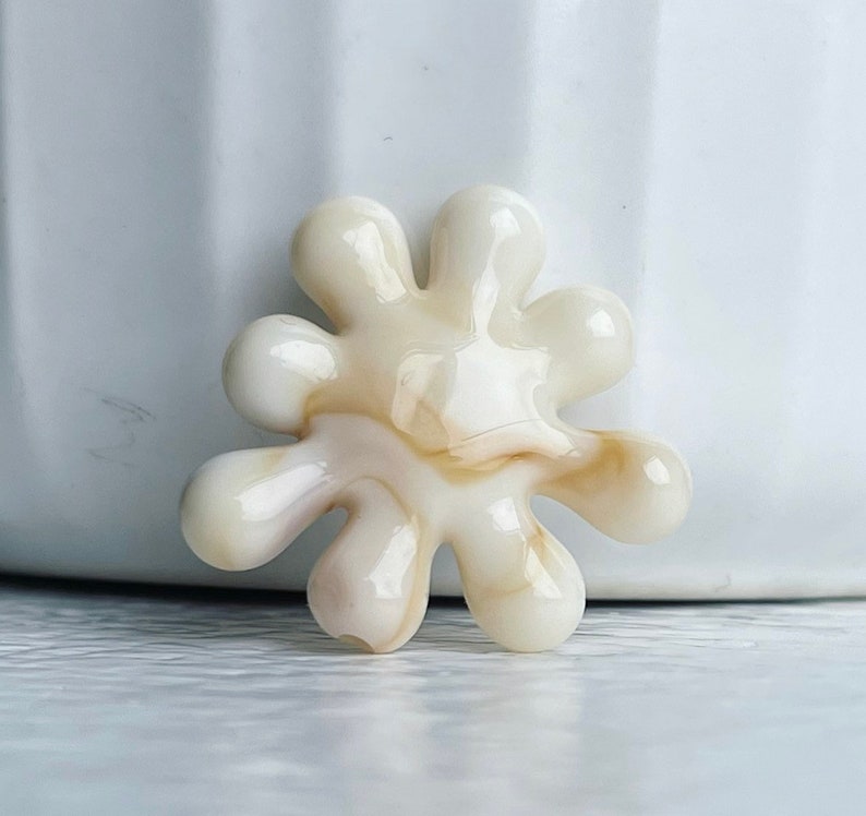 Acrylic Ivory Tan Marbled Flat Flower Beads 25mm 10 image 7